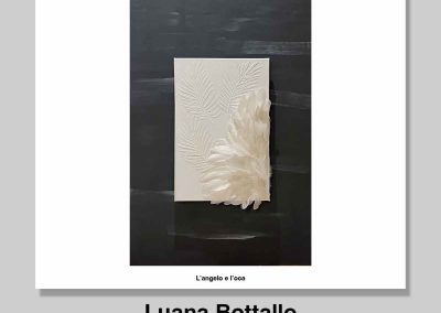 VideoEsposizione dell'opera "L'angelo e l'oca" dell'artista contemporanea Luana Bottallo, in arte LuBi, presso la Galleria Thuiller in occasione del Premio Top Selection Paris 2024